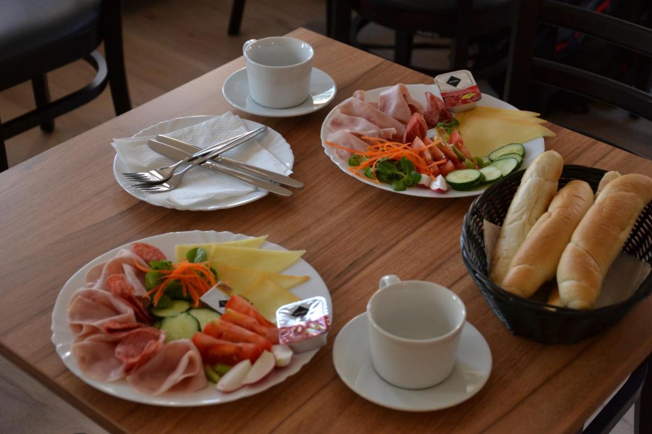 Hotel Decin Na Skrivance Luaran gambar